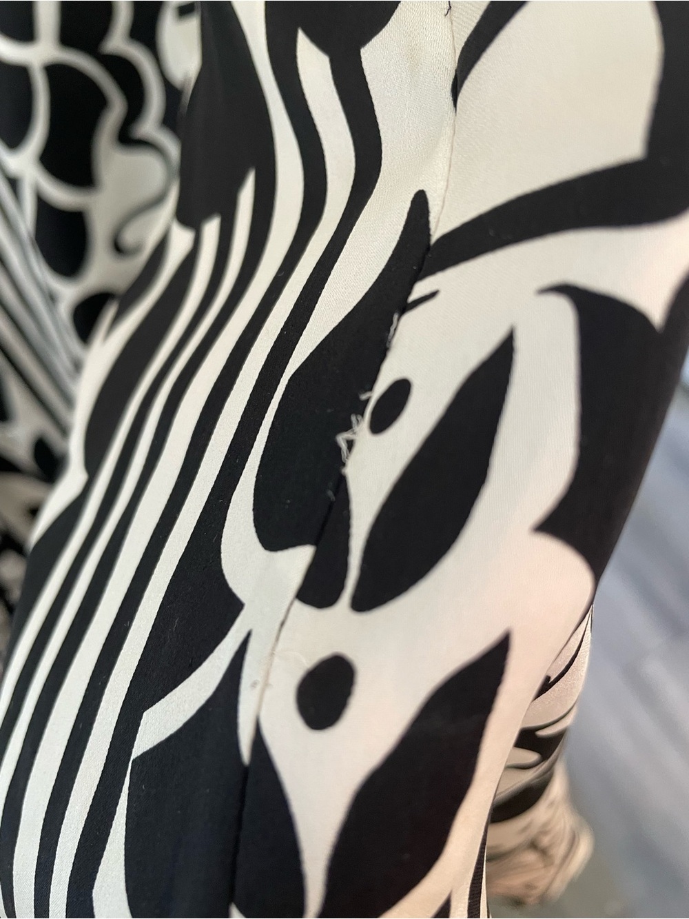 100% Silk Valerie Stevens Black & White Geometric Abstract Godet Panel Skirt - Picture 11 of 12